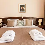 Thetis Otel 2*
